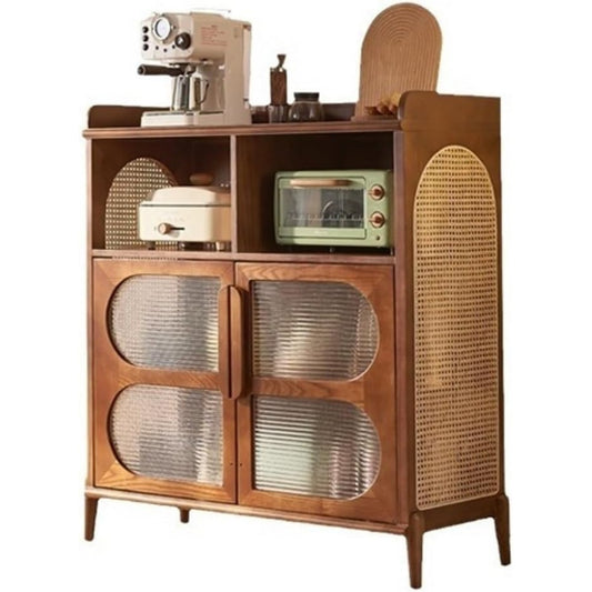 Flechtoptik ergaenzt das Sideboard in Naturbraun