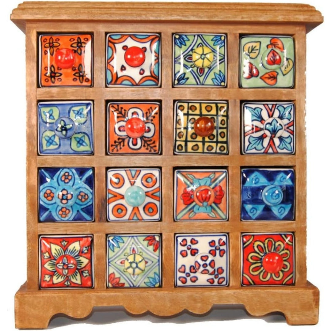 16 Schubladen und Schubladen bestimmen das Sideboard